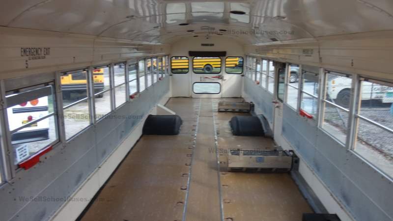 DSC05238UsedBuses1999BluebirdTC2000Auto59LCumminsAirBrakesBellyStorage13Row2203.JPG