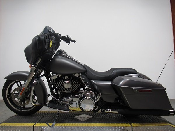 used-2012-harley-street-glide-flhx-u4916-for-sale-in-michigan-3.JPG