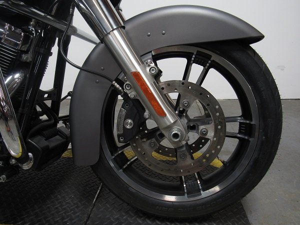 used-2012-harley-street-glide-flhx-u4916-for-sale-in-michigan-wheel.JPG