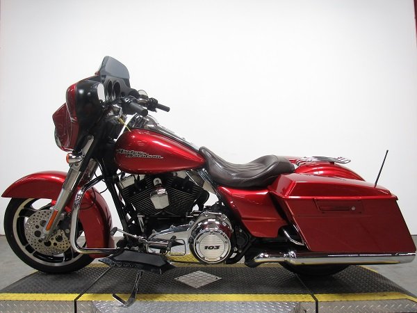 used-2013-harley-street-glide-flhx-u4973-for-sale-in-michigan-3.JPG
