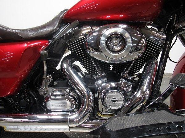 used-2013-harley-street-glide-flhx-u4973-for-sale-in-michigan-engine.JPG