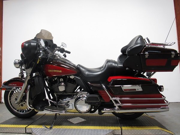 used-2010-harley-electra-glide-flhtcu-u5061-for-sale-in-michigan-3.JPG