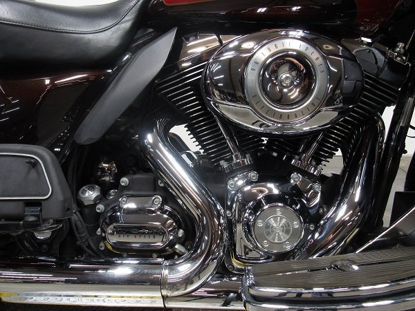 used-2010-harley-electra-glide-flhtcu-u5061-for-sale-in-michigan-engine.JPG