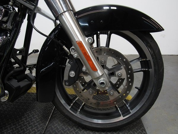 used-2015-harley-street-glide-flhx-u5072-for-sale-in-michigan-wheel.JPG