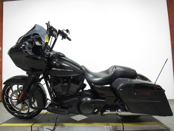 used-2016-harley-road-glide-special-fltrxs-for-sale-in-michigan-3.JPG