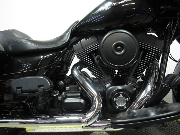 used-2016-harley-road-glide-special-fltrxs-for-sale-in-michigan-engine.JPG