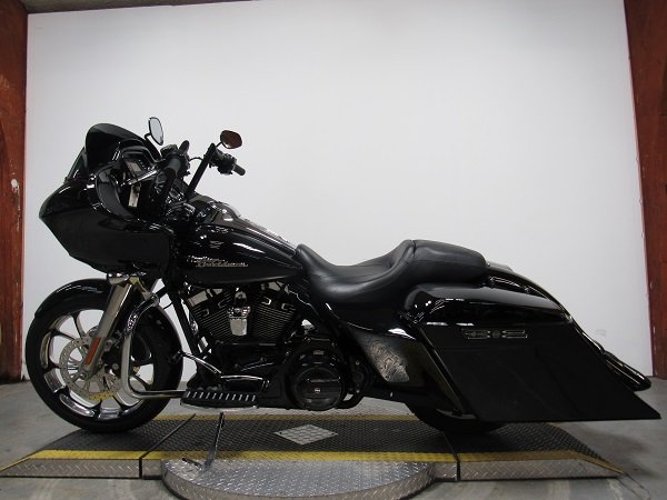 used-2015-harley-road-glide-custom-fltrx-u4994-for-sale-in-michigan-3.JPG