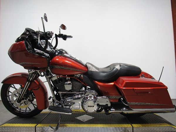 used-2011-harley-road-glide-custom-fltrx-103-u5074-for-sale-in-michigan-3.JPG