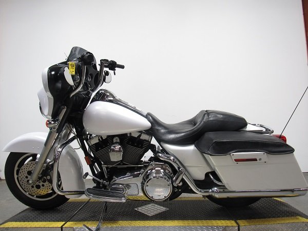 used-2008-harley-street-glide-flhx-u4972-for-sale-in-michigan-3.JPG