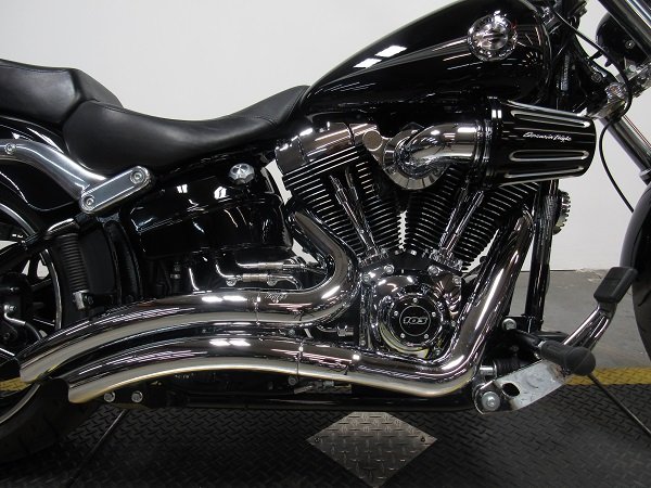 used-2013-harley-breakout-fxsb-u5105-for-sale-in-michigan-engine.JPG