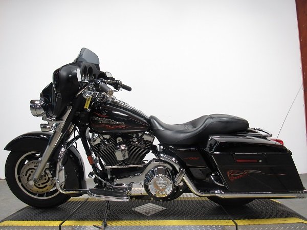 used-2006-harley-street-glide-flhx-u5115-for-sale-in-michigan-3.JPG