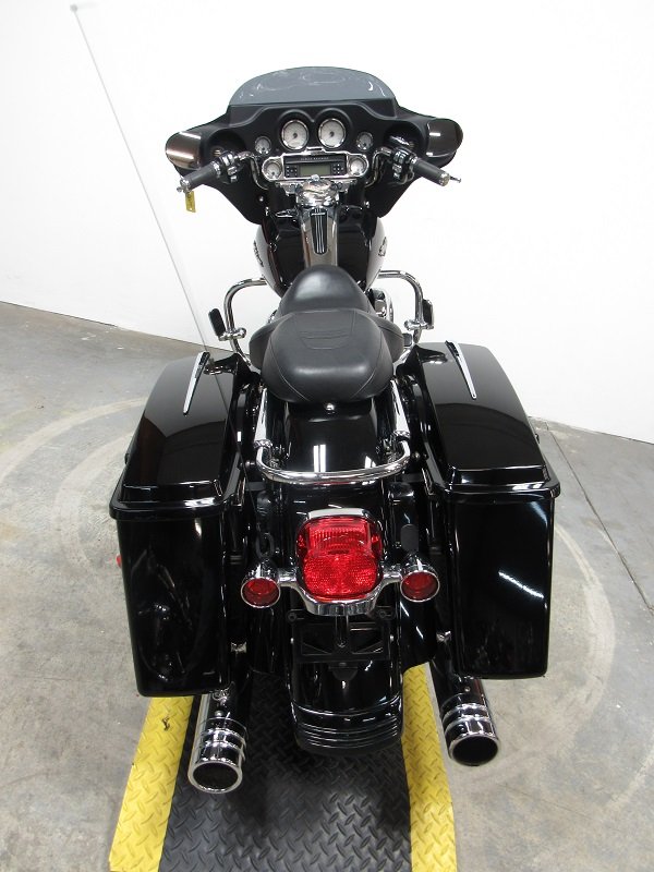 used-2006-harley-street-glide-flhx-u5115-for-sale-in-michigan-back.JPG