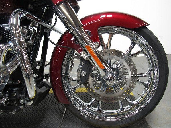used-2014-harley-street-glide-special-flhxs-u5111-for-sale-in-michigan-wheel.JPG