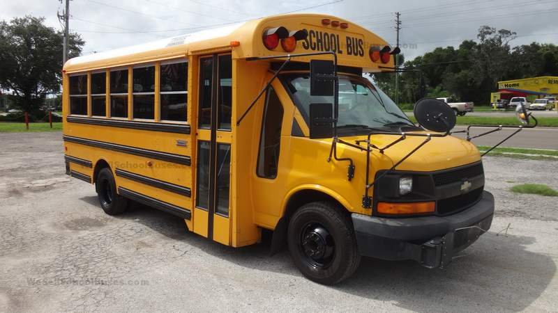 DSC09905 2009 Chevrolet Thomas School Bus 21 passenger 5 rows 6.0L v8 gasoline stock#2405.jpg