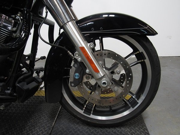 used-2015-harley-street-glide-special-flhxs-u5108-for-sale-in-michigan-wheel.JPG