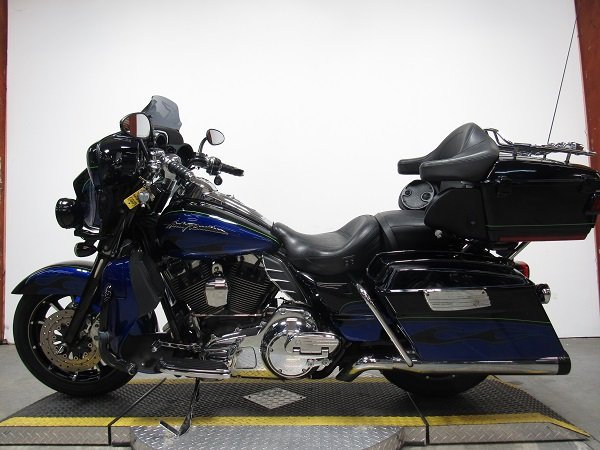 used-2011-harley-screaming-eagle-electra-glide-flhtcuse6-u5116-for-sale-in-michigan-3.JPG