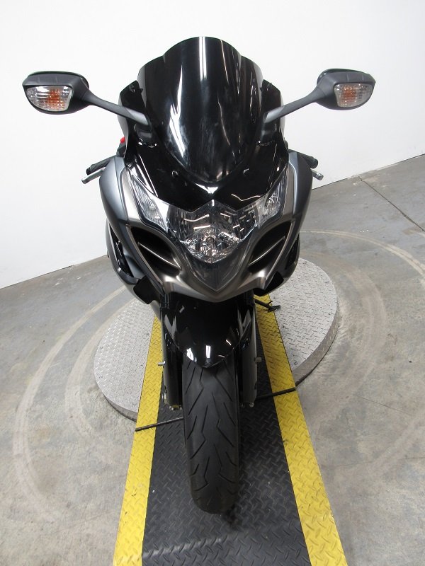 used-2013-suzuki-gsxr1000-u5036-for-sale-in-michigan-front2.JPG