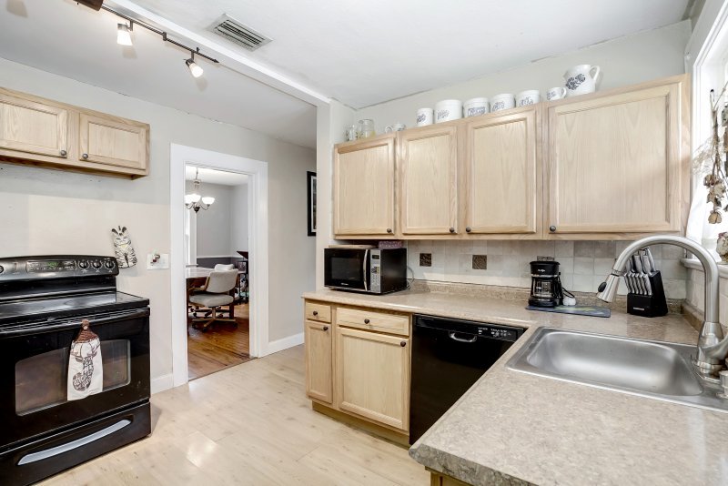 F8-1650DrewSt-11.jpg