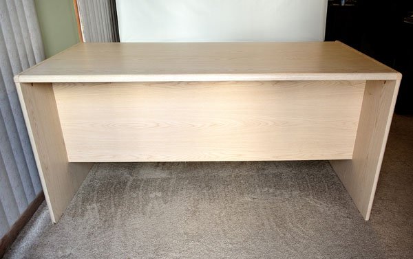 desk1.jpg