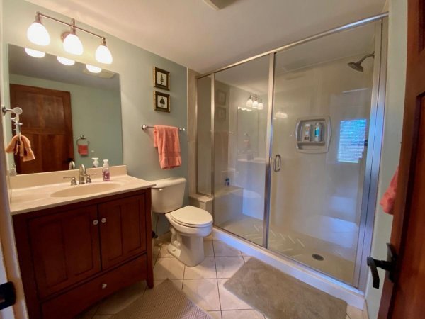 bathroom.jpeg bathroom.jpeg
