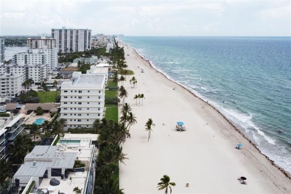 2301 S Ocean Dr # 306 Hollywood, FL 33019beach.jpg 2301 S Ocean Dr # 306 Hollywood, FL 33019beach.jpg