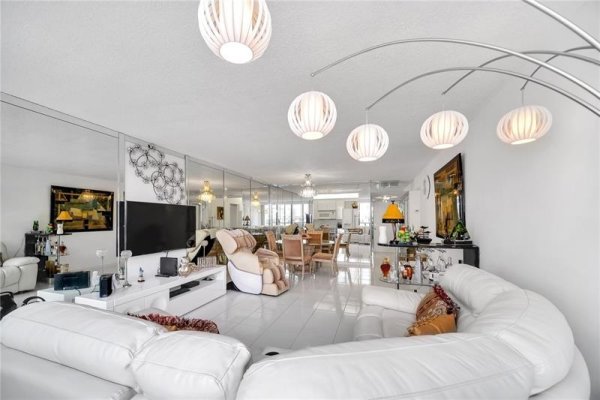 2301 S Ocean Dr # 306 Hollywood, FL 33019living.jpg 2301 S Ocean Dr # 306 Hollywood, FL 33019living.jpg