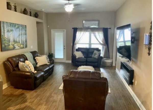 family room IMG-2336 (1).jpg family room IMG-2336 (1).jpg