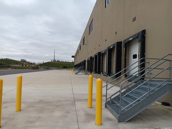 outside dock area.jpg outside dock area.jpg