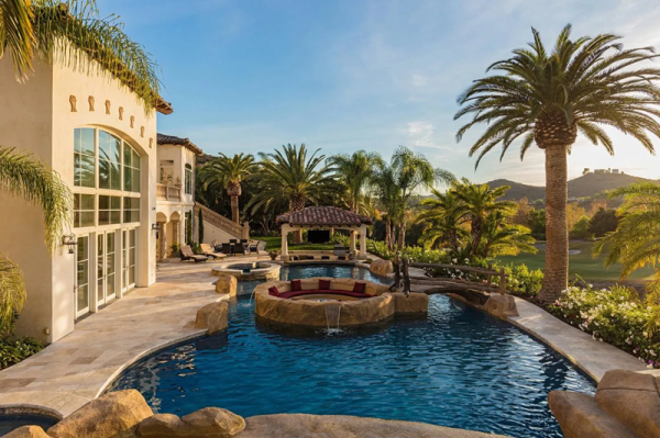 swimming-pool-designs-for-2025 (2) (1).png