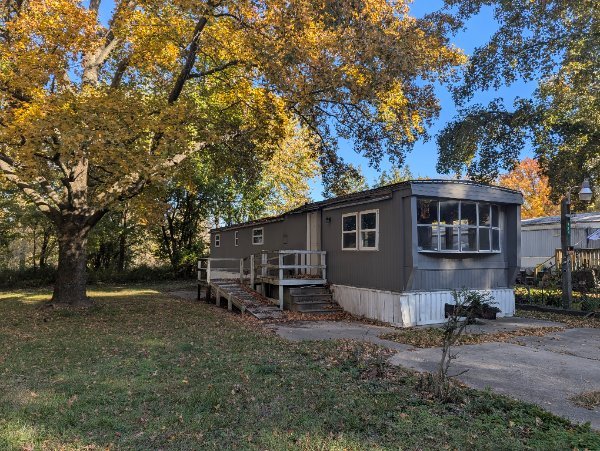 home 116 fall leaves.jpg