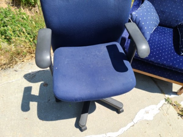 1 chair 1000001258.jpg