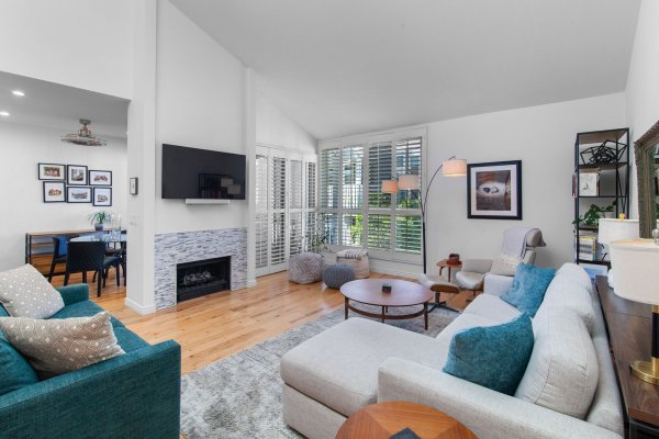 11-web-or-mls-17711 Margate St - 12.jpg